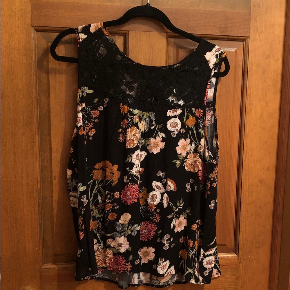 Women's Black Floral Lace Yoke Sleeveless Top